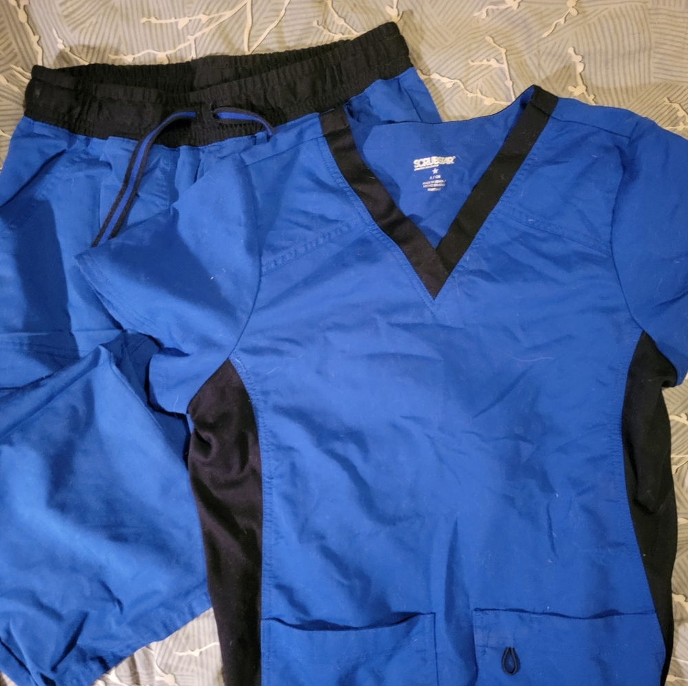Scrub set